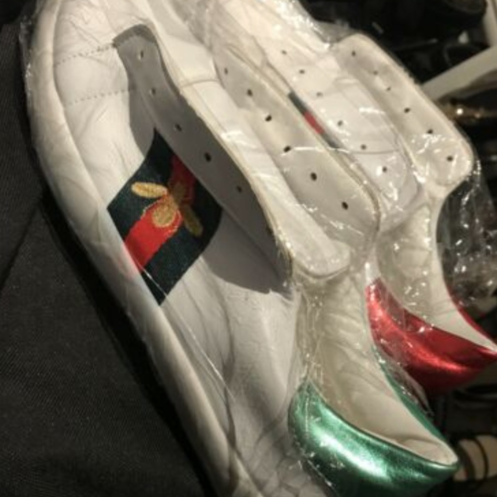Brand New In Pack White Green Red Bee Shoes Sneake